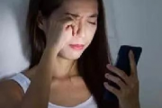 女生熬夜娱乐吃瓜酱视频,女生娱乐生活新趋势